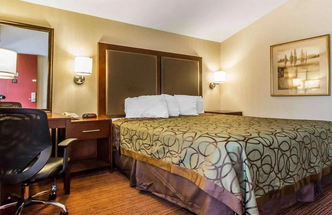 Econo Lodge University-1