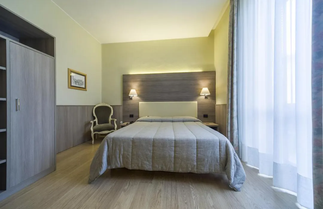 Hotel Est Piombino-1