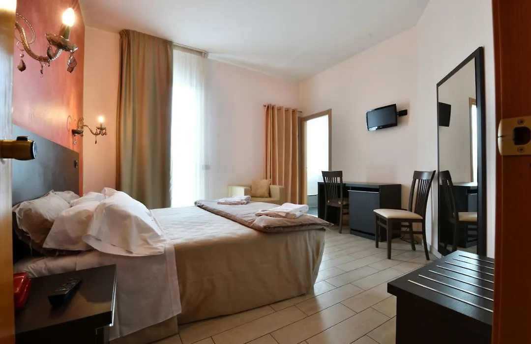 Hotel Oasis-1