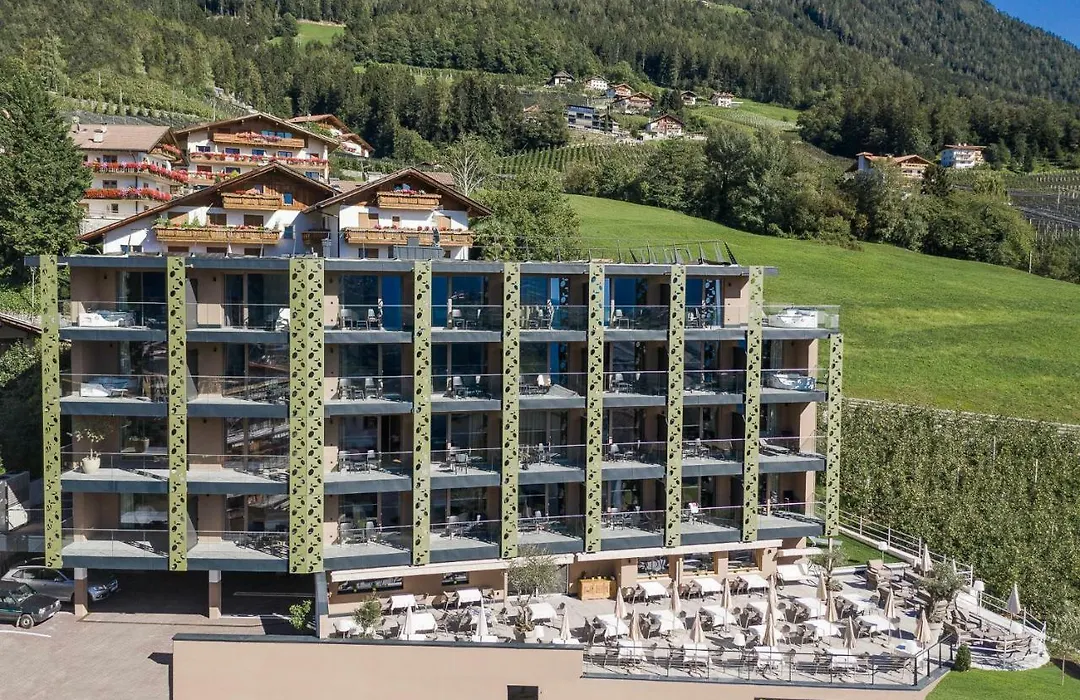 Oliven-&Genusshotel Hirzer-1