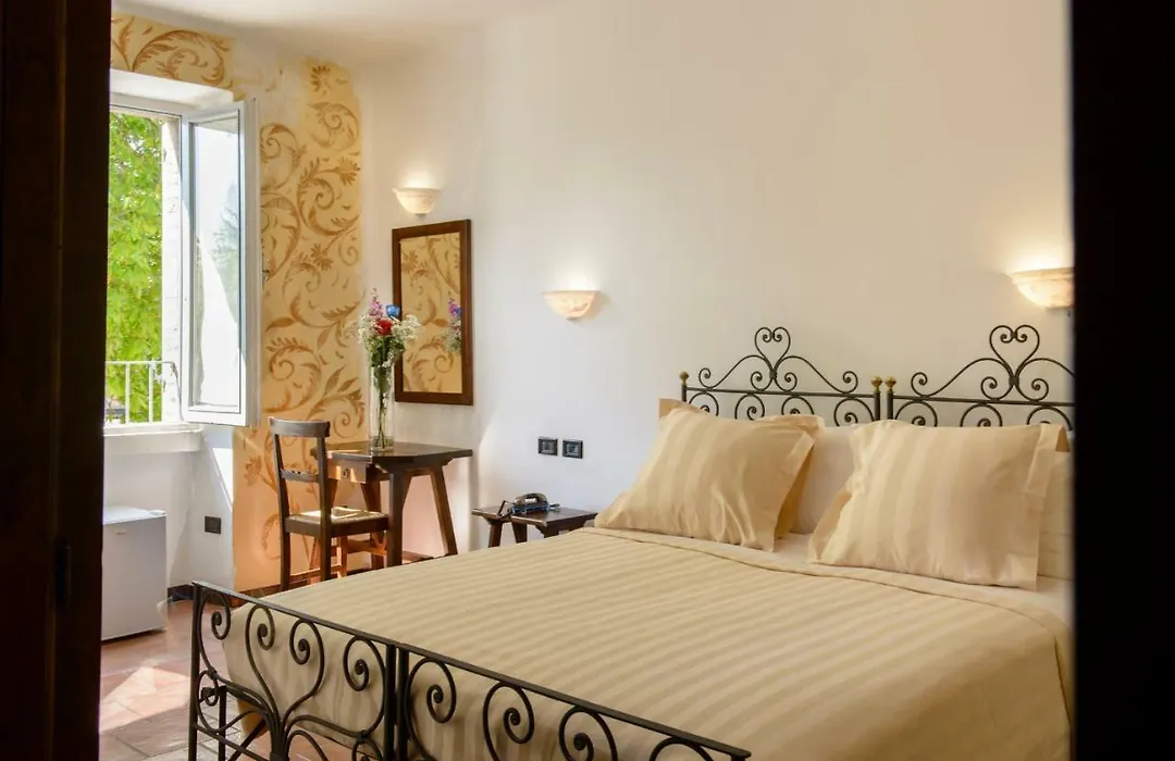 Hotel Porta Marmorea-1