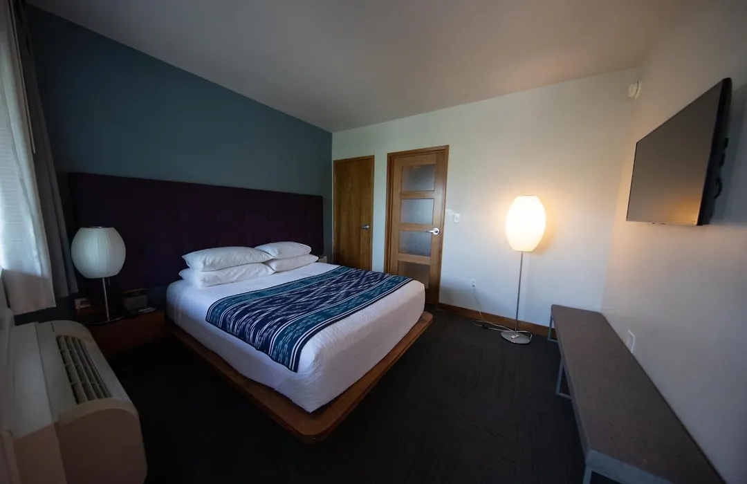 Modern Hotel-1