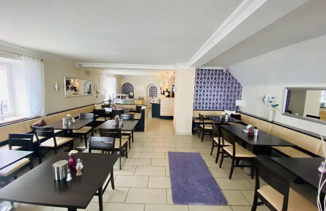 Airport Hotel Hallbergerhof-1
