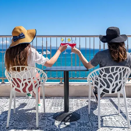 Galeria Valeria Seaside Downtown - Mag Quaint & Elegant Boutique Hotels-2