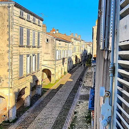 La Belle Amarre-3