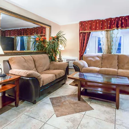 Super 8 By Wyndham Colorado Springs/Chestnut Street-2