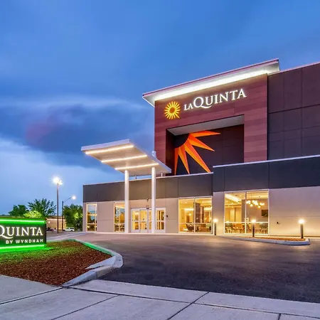 La Quinta Inn & Suites By Wyndham Spokane Downtown-2