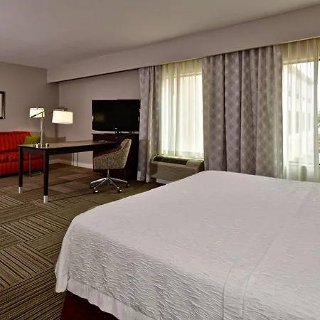 Hampton Inn & Suites Fredericksburg-3