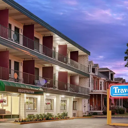 Travelodge By Wyndham Chambersburg-2