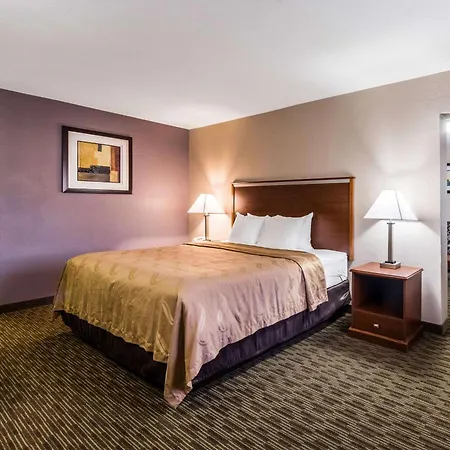 Quality Inn University Near Downtown-3