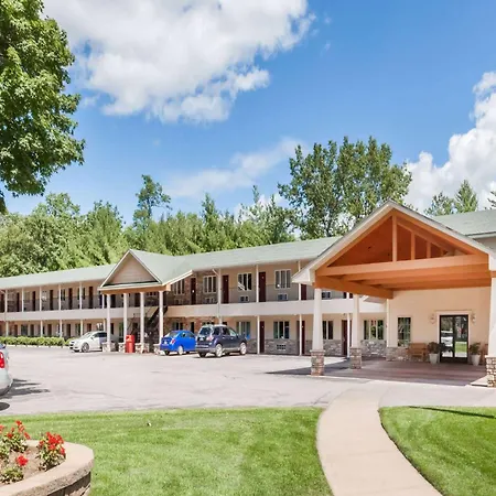Howard Johnson By Wyndham Traverse City-3