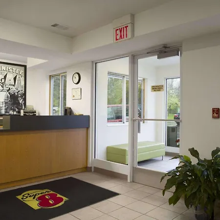 Super 8 By Wyndham Manistee-3