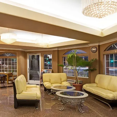 Super 8 By Wyndham Los Angeles Downtown-3