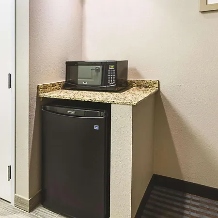 La Quinta Inn & Suites Casino And Bar By Wyndham Glendive-2