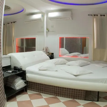 Studio Motel (Adults Only)-2