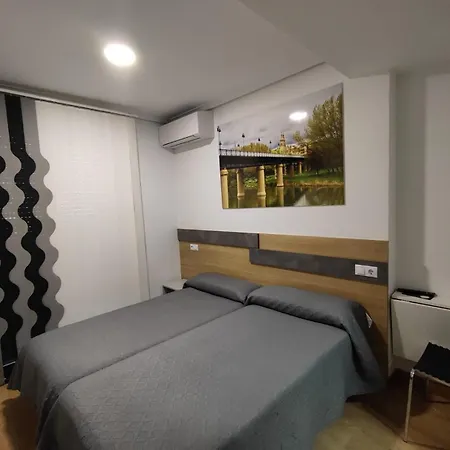 Hostal Rioja Condestable-3