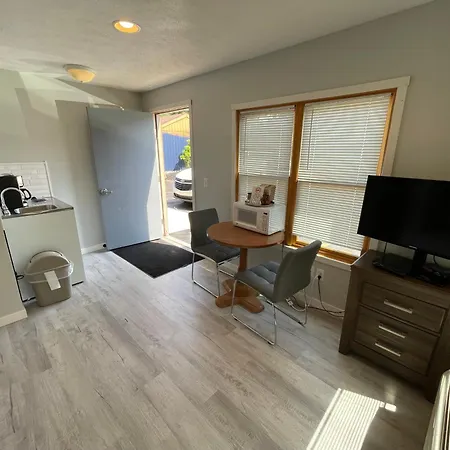 Lake Bluff Inn And Suites-2