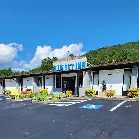 Blue Sky Inn: Pet-Friendly Oasis with Renovated Rooms-2