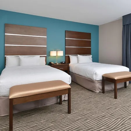 Hampton Inn & Suites Des Moines Downtown-2