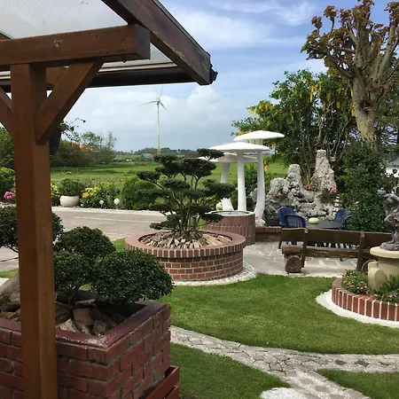 Garni Hotel-Pension Holum-3