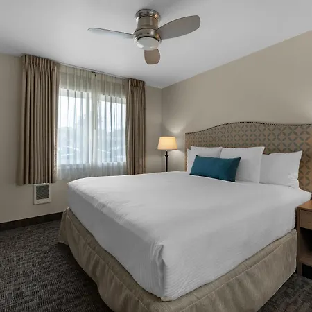 Pelican Shores Inn-2