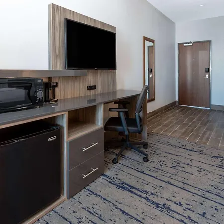 La Quinta Inn & Suites By Wyndham Dallas - Frisco Stadium-2