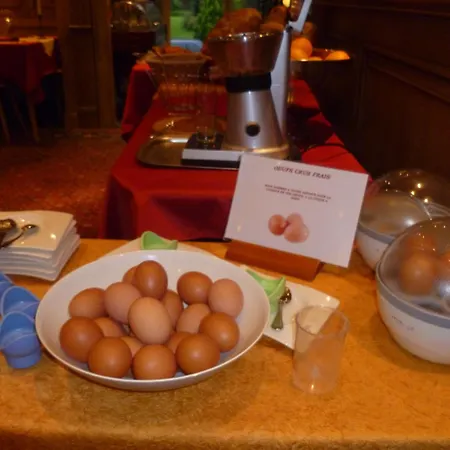 Hotel Restaurant Les Pins logis-3