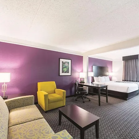 La Quinta Inn & Suites By Wyndham San Antonio Downtown-3