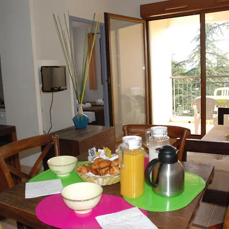 UZES APPART HOTEL Résidence Le Mas des Oliviers-2