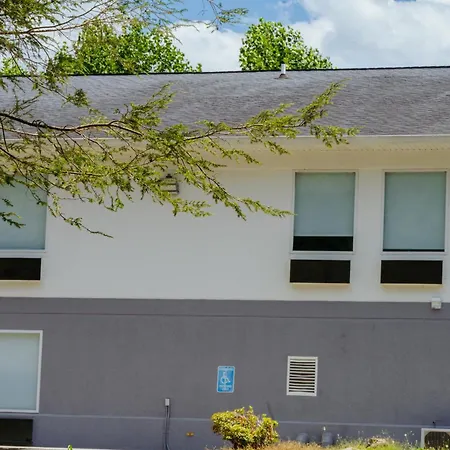 Clarion Pointe-Dillard Near Blue Ridge Mountains-3