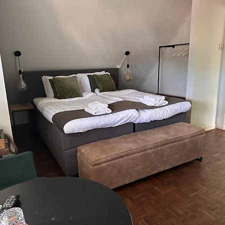 Bed And Breakfast Goes-3