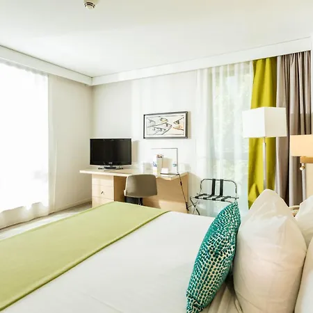 Courtyard By Marriott Montpellier-3