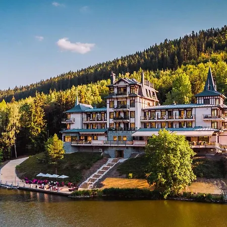 Retro Riverside Wellness Resort-2