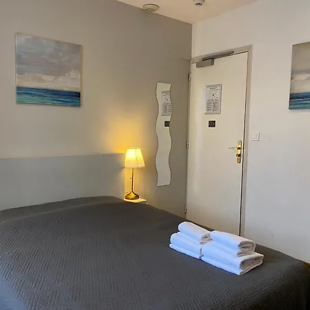 Hotel Saint Yves-3