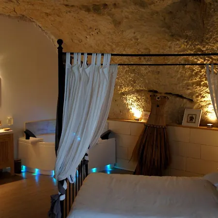 Chambres d'Hôtes Troglodytes Le Clos de L'Hermitage-3