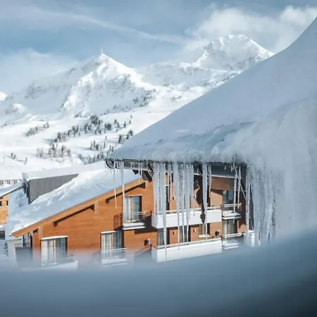 Superior Hotel Schneider Ski-In & Ski-Out-3