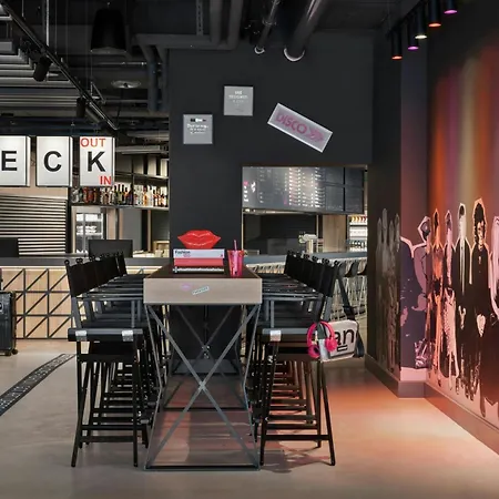 Moxy Duesseldorf City-3