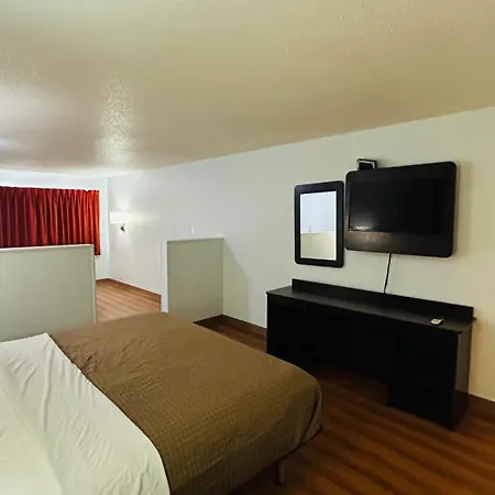 Super 7 Inn Tupelo-2