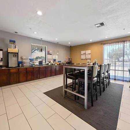 Days Inn By Wyndham Round Rock-3