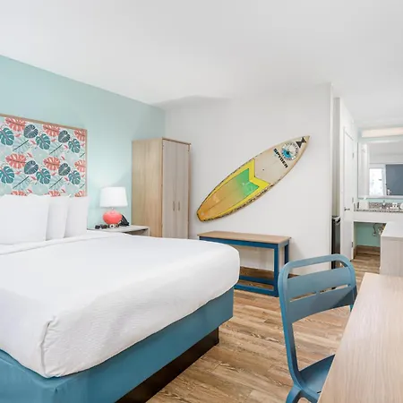 Surf & Sand Hotel - Free Hot Breakfast & Rentals-3