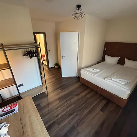 Hotel Capitol Zentrum - 24h --2