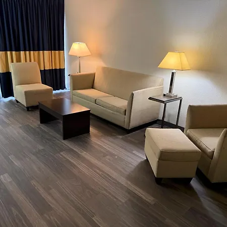 Quality Inn & Suites Banquet Center-2