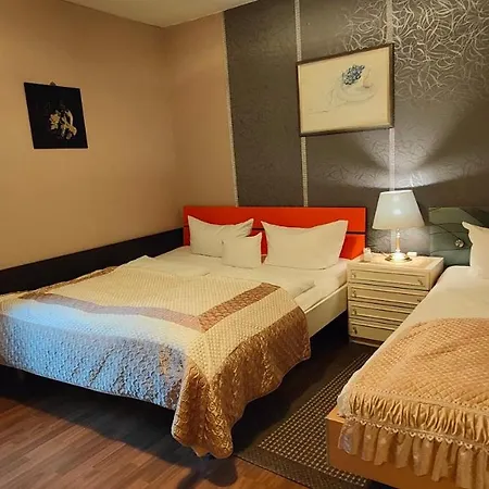 Hotel Happy-2