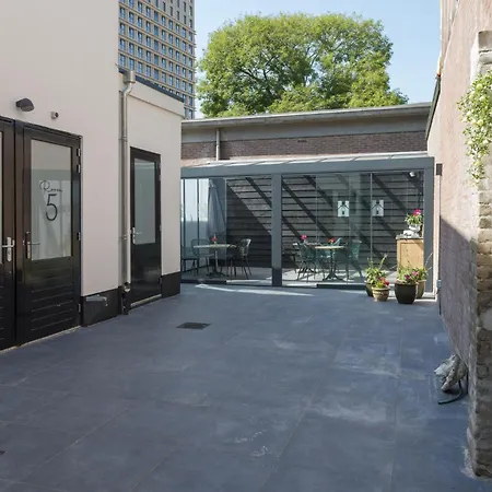 Petite Room With Wifi, Ac, And Shared Kitchen-2