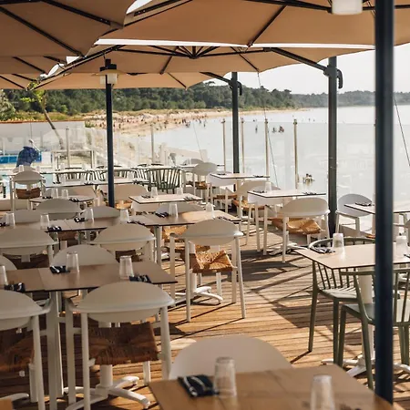 Beach Hotel - Le Grand Chalet-2