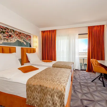 Hotel Luxe-2