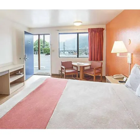 Motel 6 Gold Beach-3