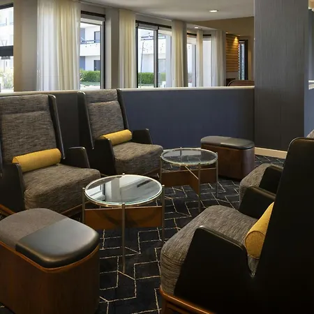 Courtyard By Marriott Fresno-3