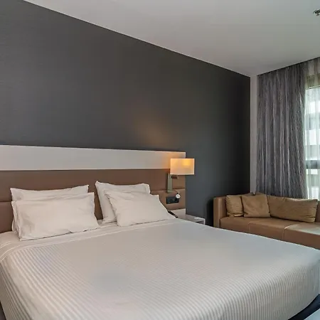 AC Hotel Colón Valencia by Marriott-3