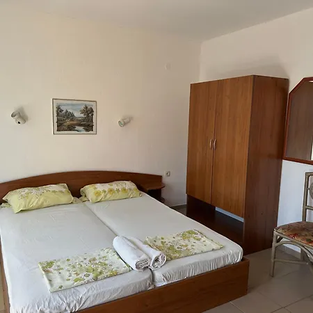 Guest House Villa Rose-3